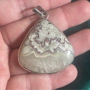 Lace agate pendant